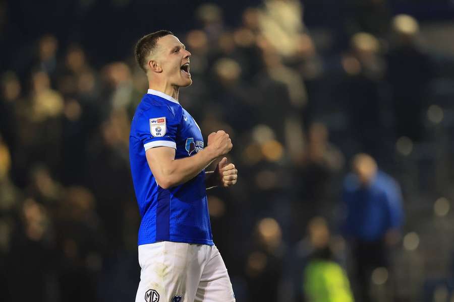 Ipswich promotion push stalls at Portsmouth