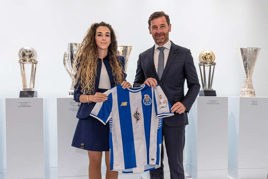 André Villas-Boas, presidente do FC Porto, com Rute Cardoso, esposa de Diogo Jota