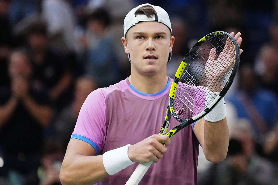 Holger Rune, sacré en 2022 à Bercy, a retrouvé les demi-finales du Masters 1000 de Paris aux dépens du N.10 Alex de Minaur. 