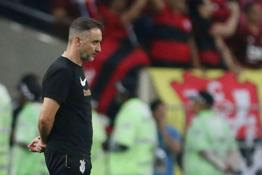 Vítor Pereira enfrentou o Flamengo nas quartas da Libertadores e na final da Copa do Brasil em 2022