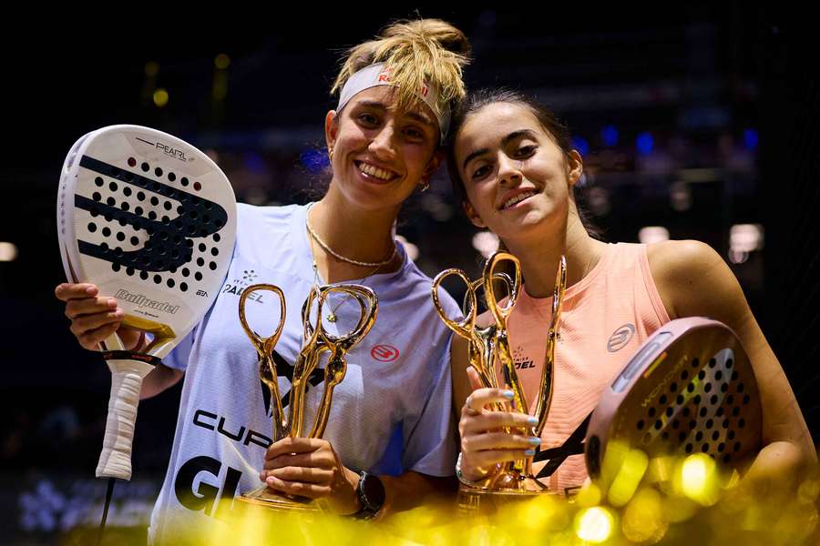 Claudia Fernández y Bea González, felices Claudia Fernández y Bea González, felices