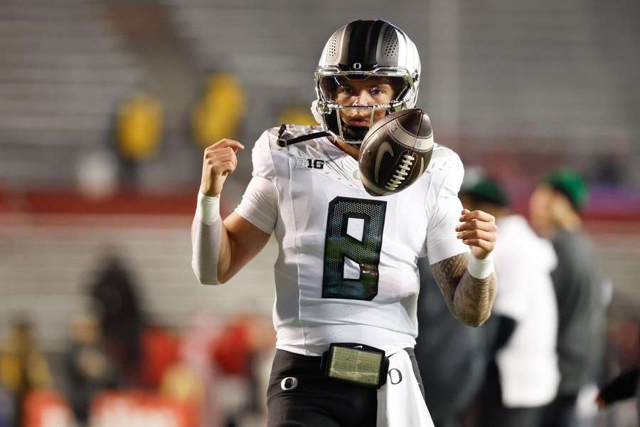 Oregon Ducks quarterback Dillon Gabriel