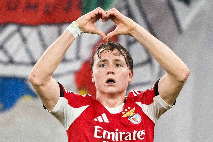 Andreas Schjelderup brilhou no último jogo europeu Andreas Schjelderup brilhou no último jogo europeu