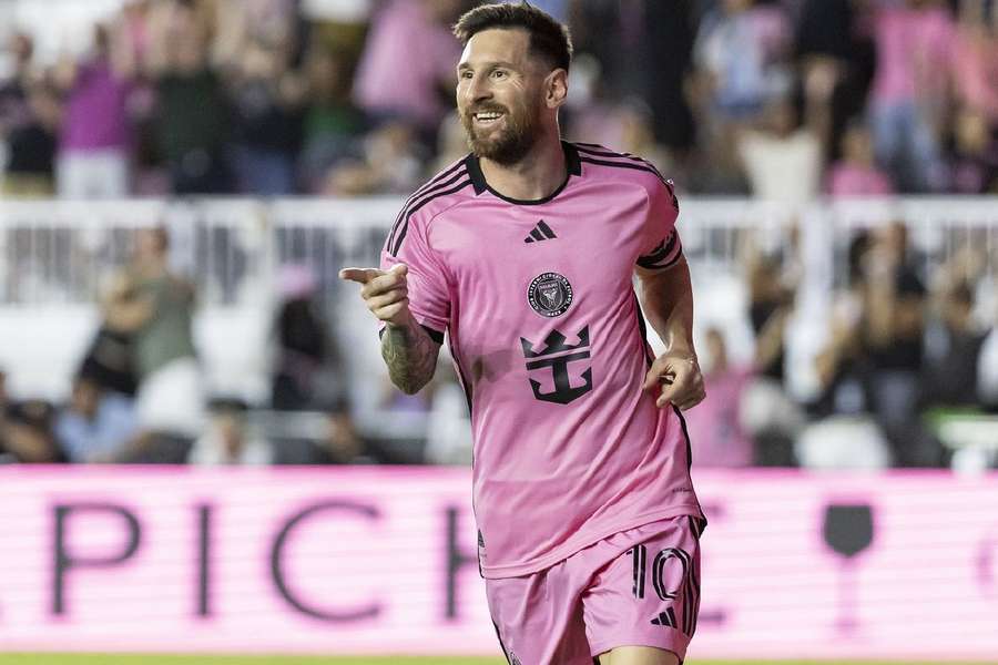 Lionel Messi comemora gol marcado sobre o New England Revolution