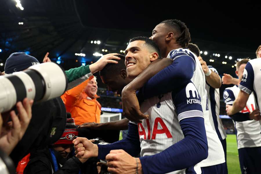 O Tottenham aproveitou todas as chances para construir a goleada