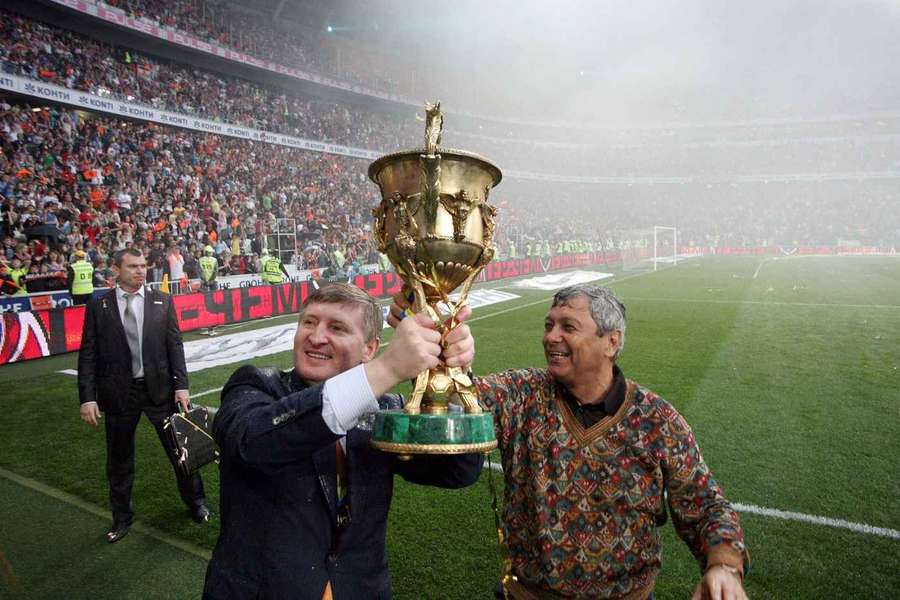 Rinat Akhmetov și Mircea Lucescu sărbătoresc titlul de campioni ai Ucrainei 2010/2011 cu Șahtior Donețk