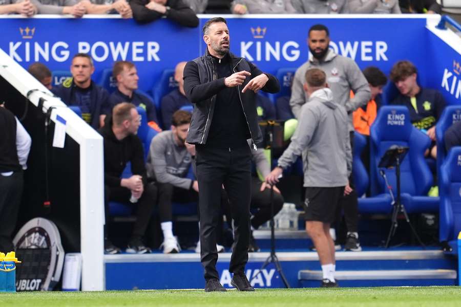 Van Nistelrooy casts fresh doubt on Leicester stay; makes El Khannouss transfer call