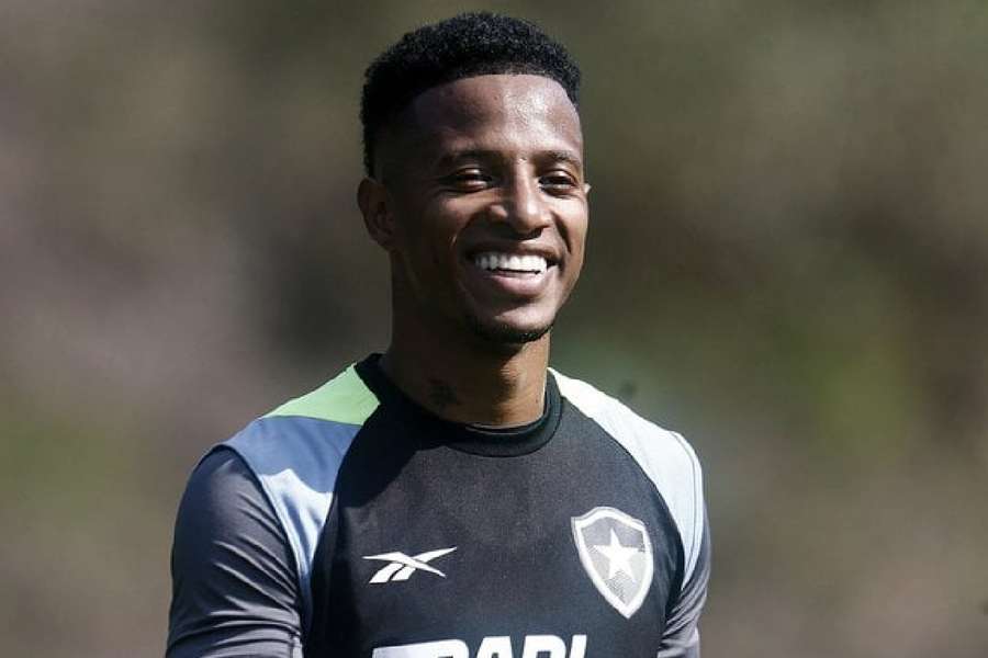 Tchê Tchê deixa o Botafogo após três temporadas
