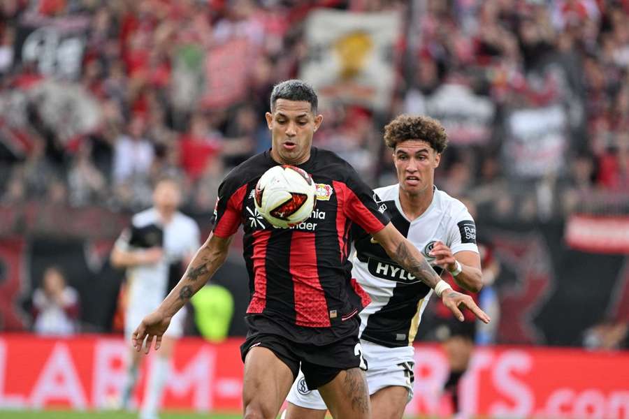 Miguel Gutierrez und Noah Darvich im Zweikampf Miguel Gutierrez und Noah Darvich im Zweikampf
