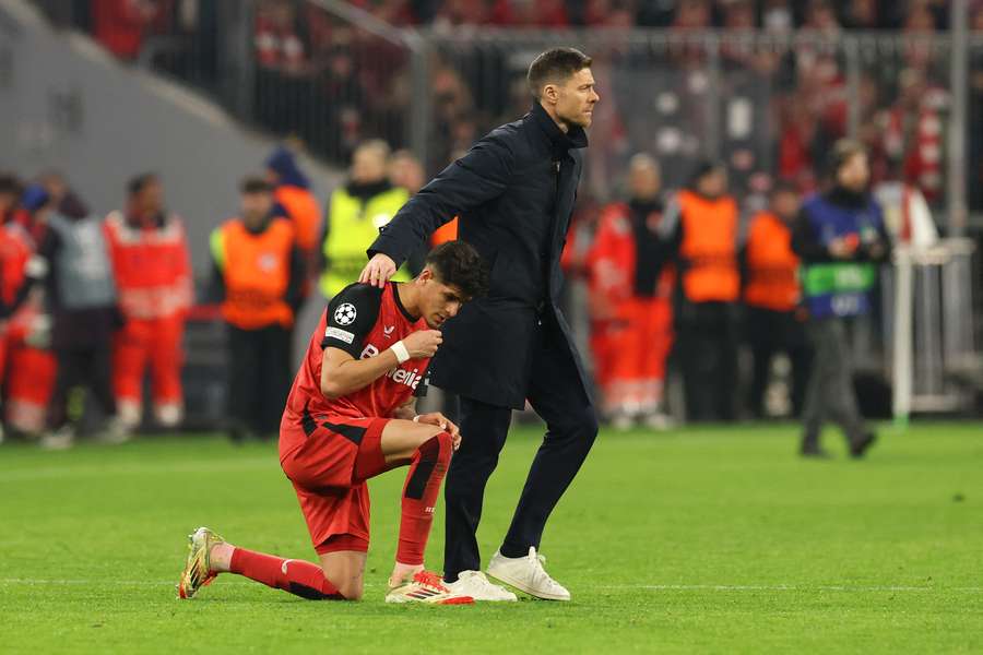 Xabi Alonso consoles Piero Hincapie after Leverkusen's defeat at Bayern Munich