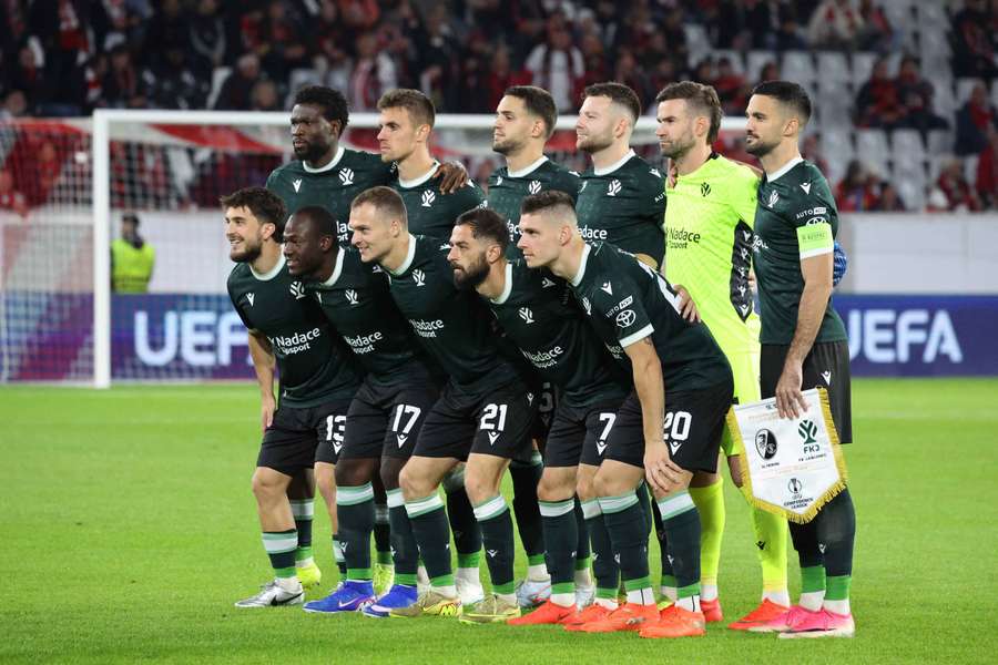 V prvním kole Jablonec prohrál ve Freiburgu. V prvním kole Jablonec prohrál ve Freiburgu.