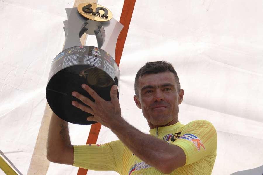 Eduin Becerra se impone en la Vuelta al Táchira.
