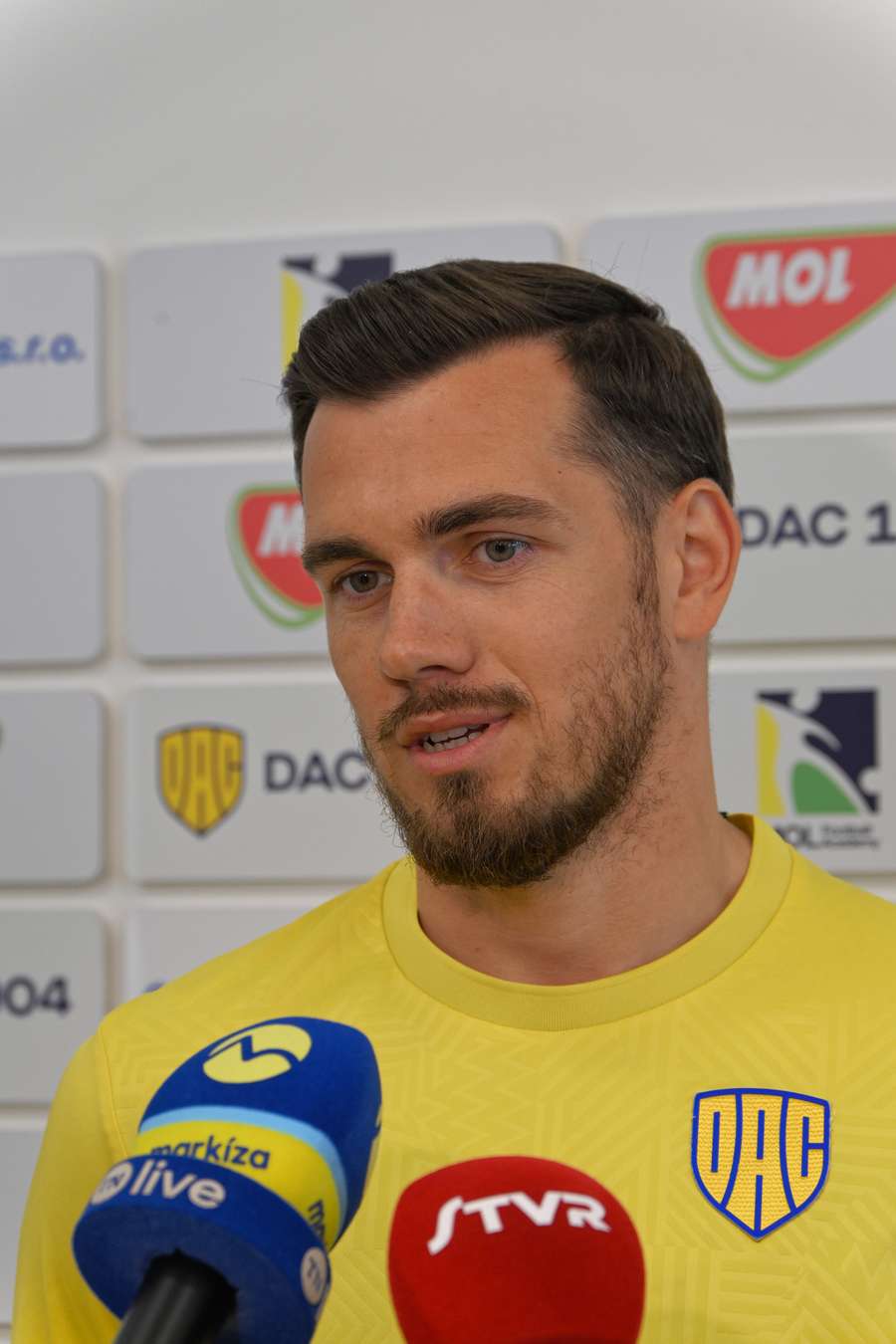 Kačaraba chce pomôcť novému koučovi. Kačaraba chce pomôcť novému koučovi.