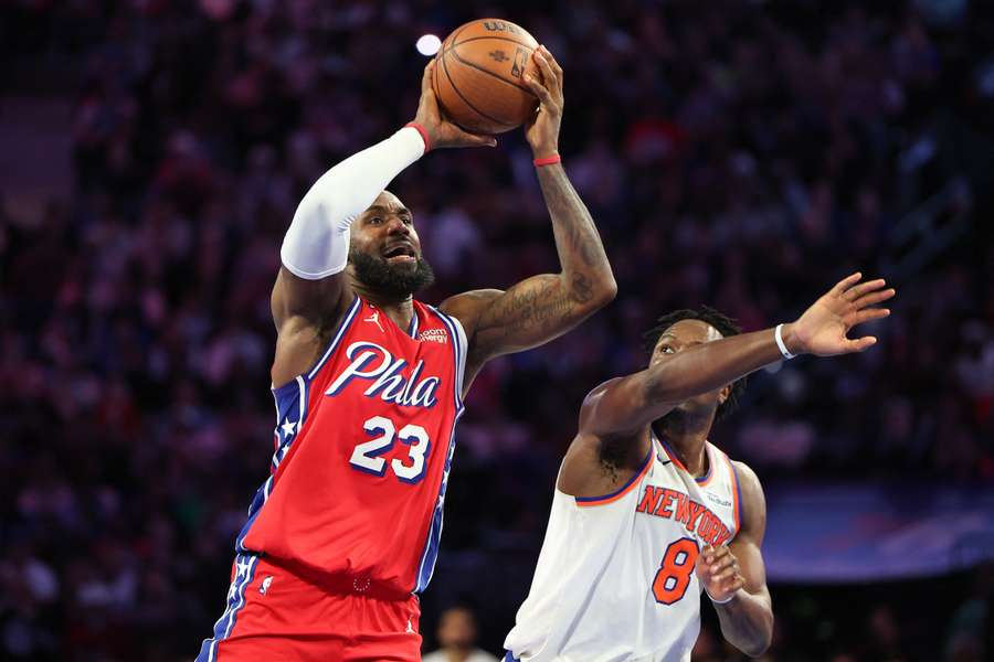 Pierwsza porażka Houston Rockets w sezonie, LeBron James rządzi w Filadelfii