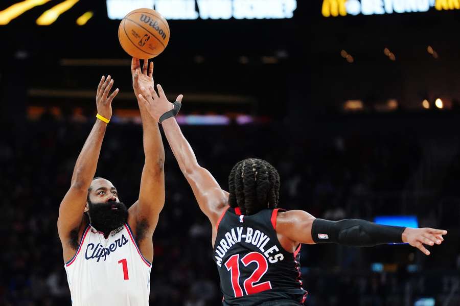 Harden dovedl basketbalisty Clippers k výhře nad Torontem.