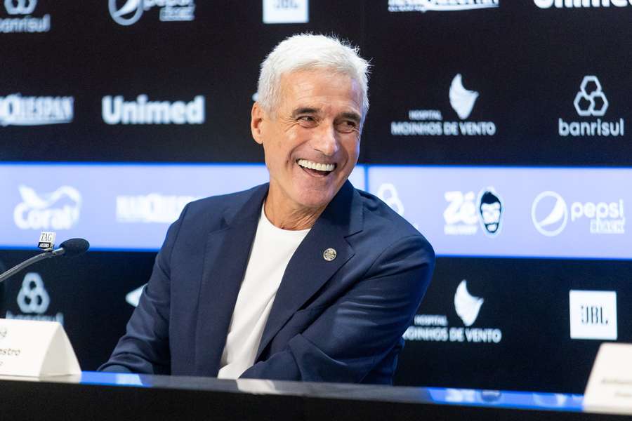 Luís Castro assume o Grêmio em 2026