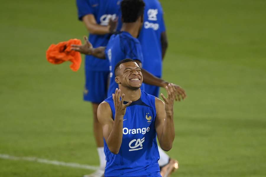 Les Bleus s'entraînent au complet, avec Mbappé, à trois jours du 1/4 contre l'Angleterre