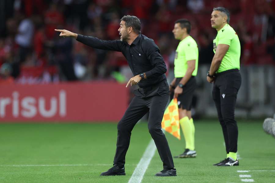 Treinador português já está na história do Fogão