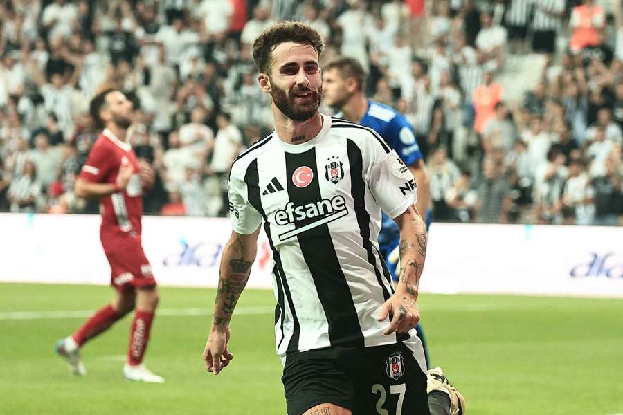 Rafa Silva e o Besiktas vão ter de jogar fora de Istambul