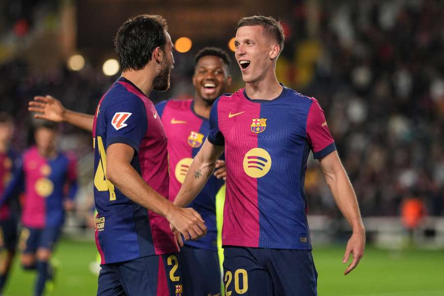 Dani Olmo sa raduje so spoluhráčmi z víťaznej trefy. 