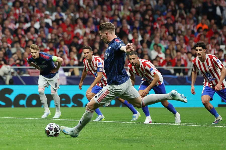 Gyökeres uspěl z penalty.