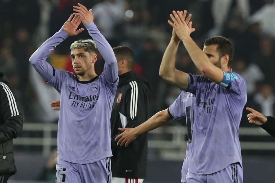 Federico Valverde (l.) und Nacho feiern den Einzug ins Finale.