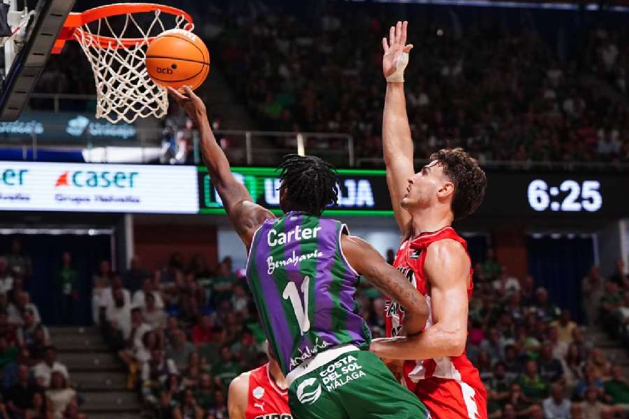 Tyson Carter, jugador de Unicaja entrando a canasta