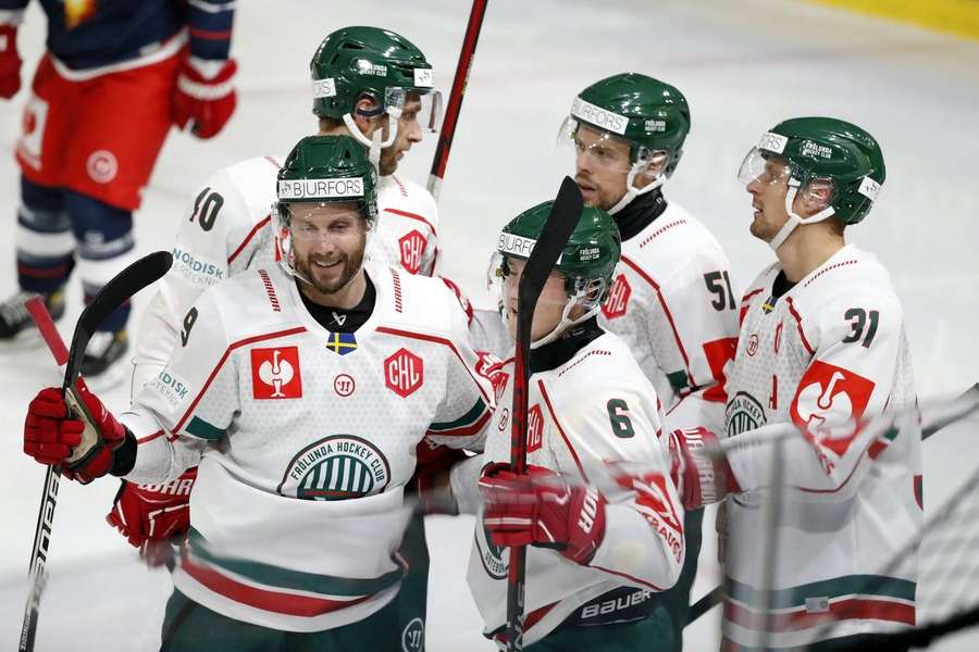 Frölunda si zastrieľala vo Francúzsku, obeťou sa stali hráči Grenoble.