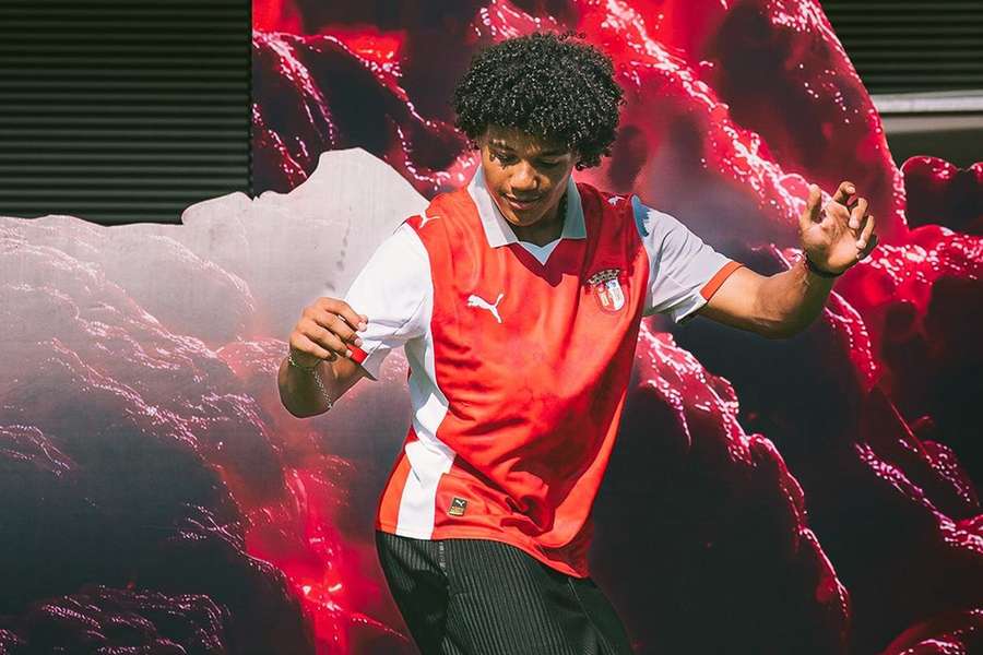 Luis Suazo assinou pelo SC Braga Luis Suazo assinou pelo SC Braga