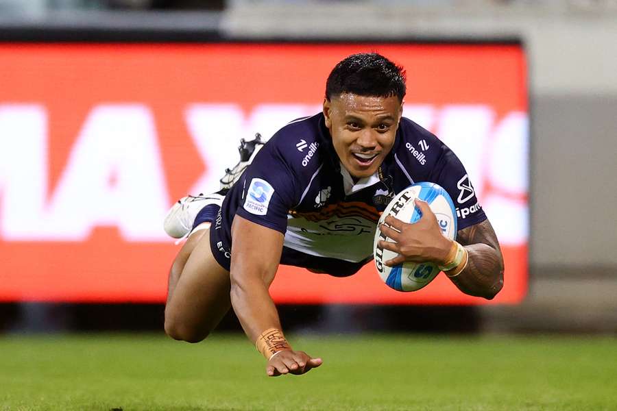 Noah Lolesio scores a try for the ACT Brumbies against the Highlanders last week.