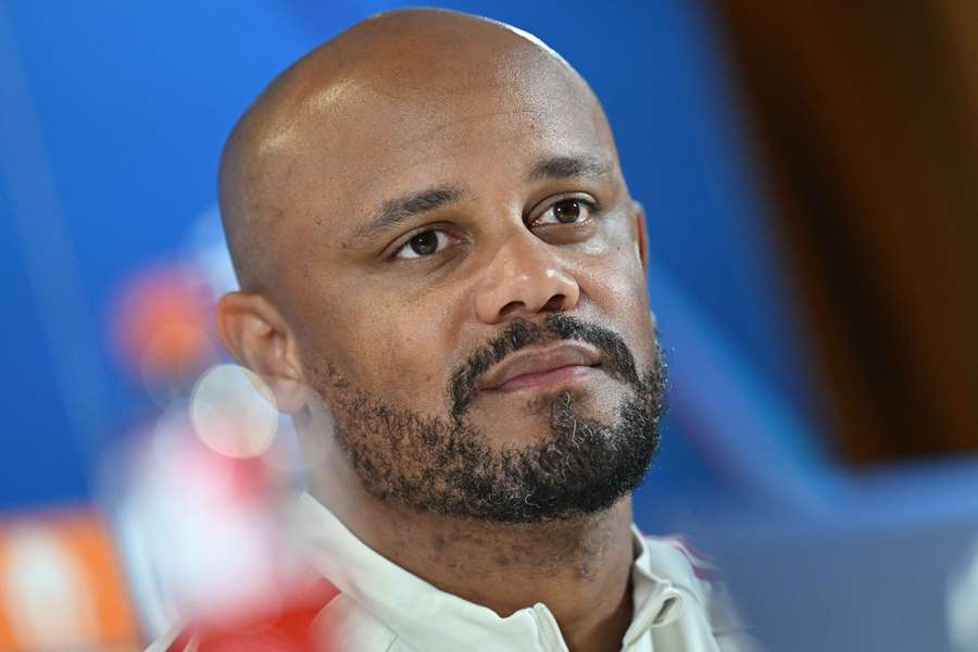 Kompany během tiskové konference.