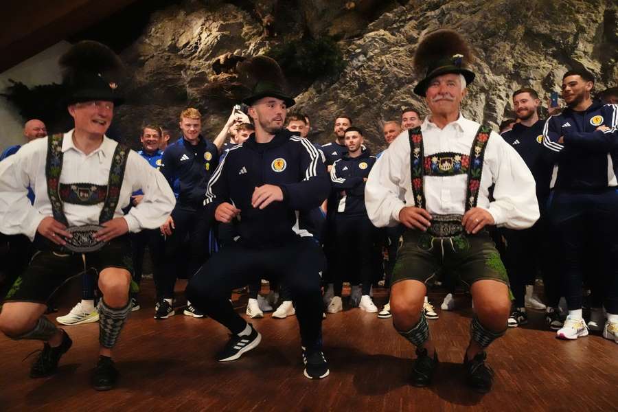 Escoceses dançaram ao som do Schuhplattler