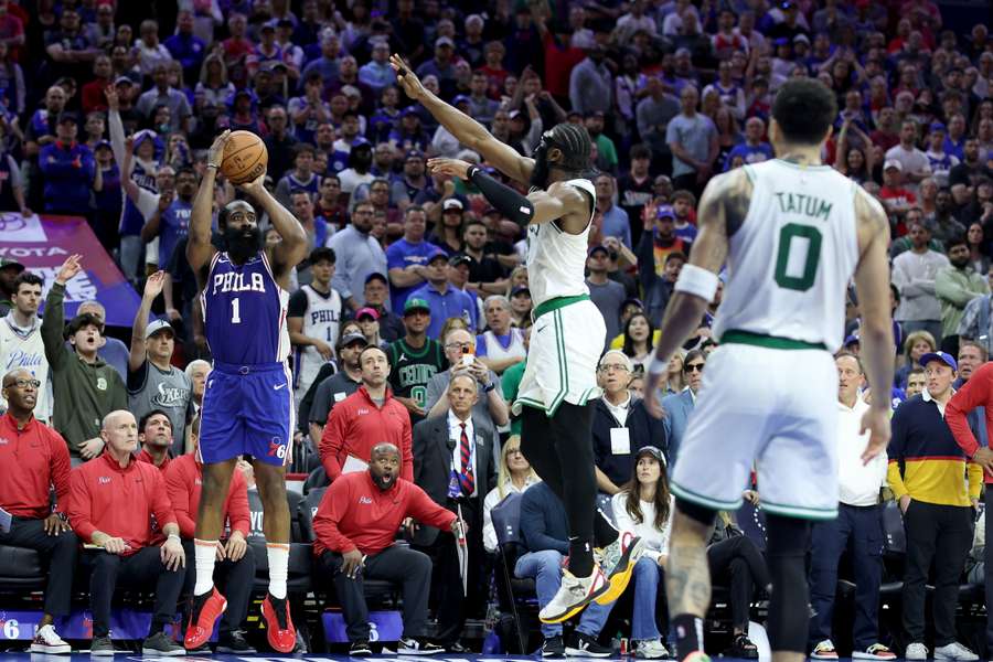 NBA: Regeländerung im Basketball - Flopping soll in Zukunft bestraft werden NBA: Regeländerung im Basketball - Flopping soll in Zukunft bestraft werden