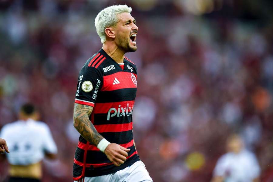 Arrascaeta fez o gol que selou a vitória do Flamengo no Maracanã