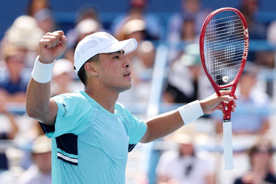 Nakashima celebra vitória sobre De Minaur Nakashima celebra vitória sobre De Minaur