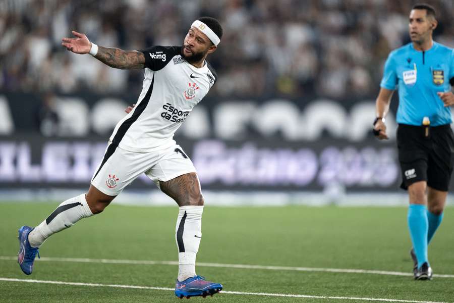 Memphis marcou o gol de empate na etapa final