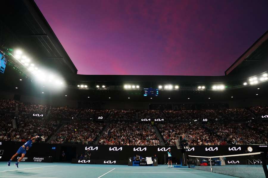 Djokovic ha superato una prova difficile sotto il cielo di Melbourne