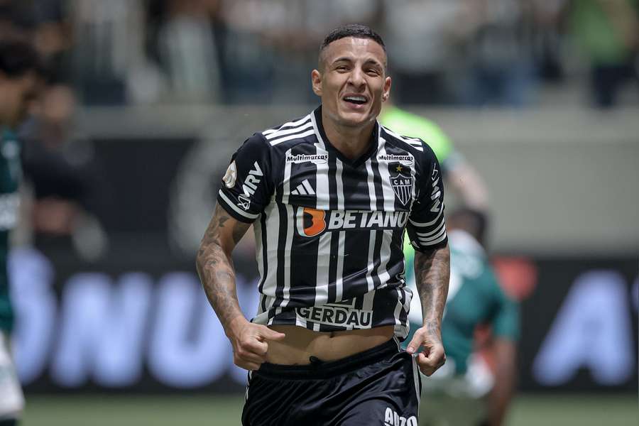 Guilheerme Arana comemora segundo gol do Atlético-MG