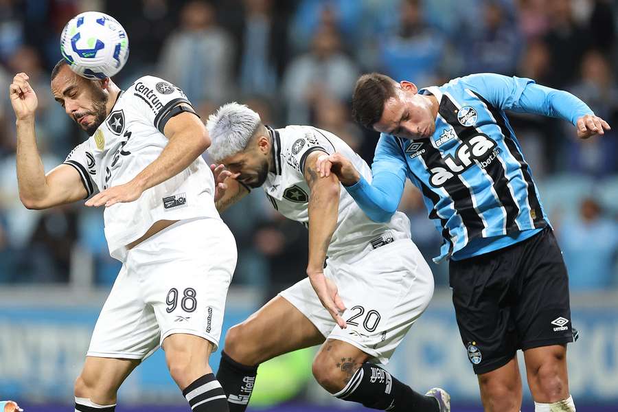 Grêmio e Botafogo fizeram um bom jogo na Arena, em Porto Alegre