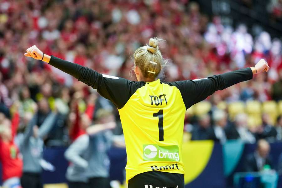 Sandra Toft var i december med til at vinde medaljer for tredje slutrunde i streg med det danske kvindehåndboldlandshold.