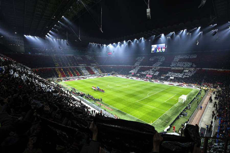 Ex-AC Milan, Napoli start Altafini: San Siro still beautiful - but the Maradona is a half-cesspool! Ex-AC Milan, Napoli start Altafini: San Siro still beautiful - but the Maradona is a half-cesspool!