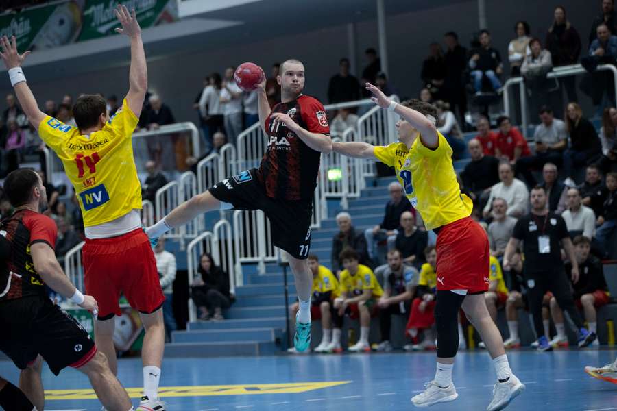 Februar in der HLA MEISTERLIGA: Krimis, Comebacks und ein komplett offenes Rennen