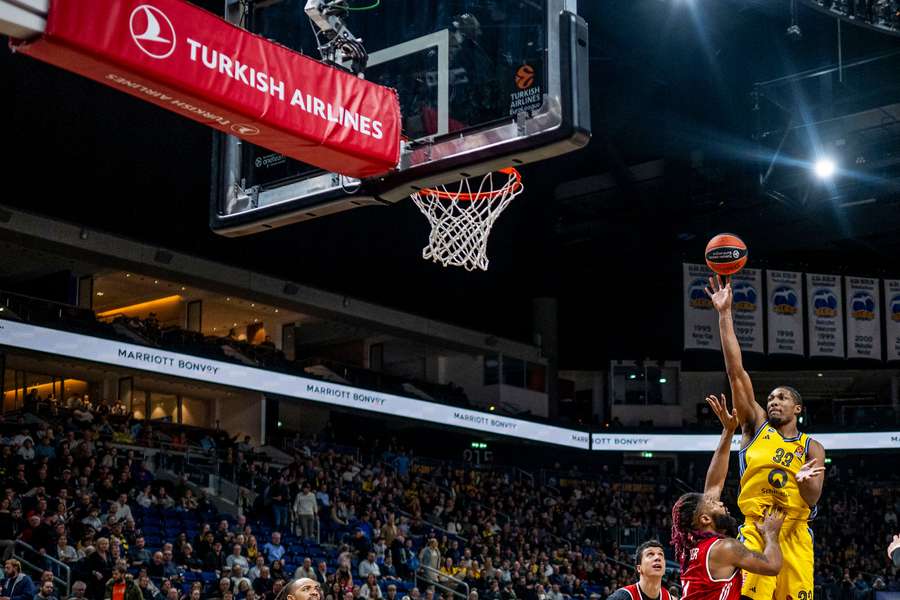 Alba Berlin fügt dem Meister die erste Saisonniederlage zu Alba Berlin fügt dem Meister die erste Saisonniederlage zu