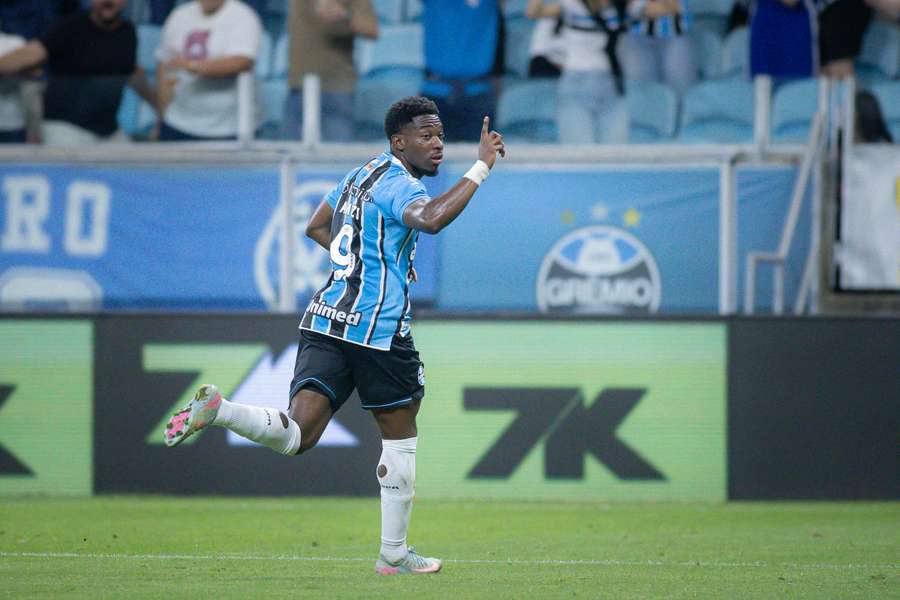 Amuzu igualou o marcador no fim do primeiro tempo