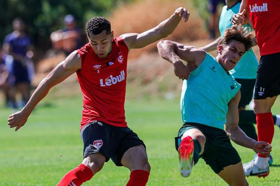 Santa Clara e Farense empatam em jogo particular (1-1)