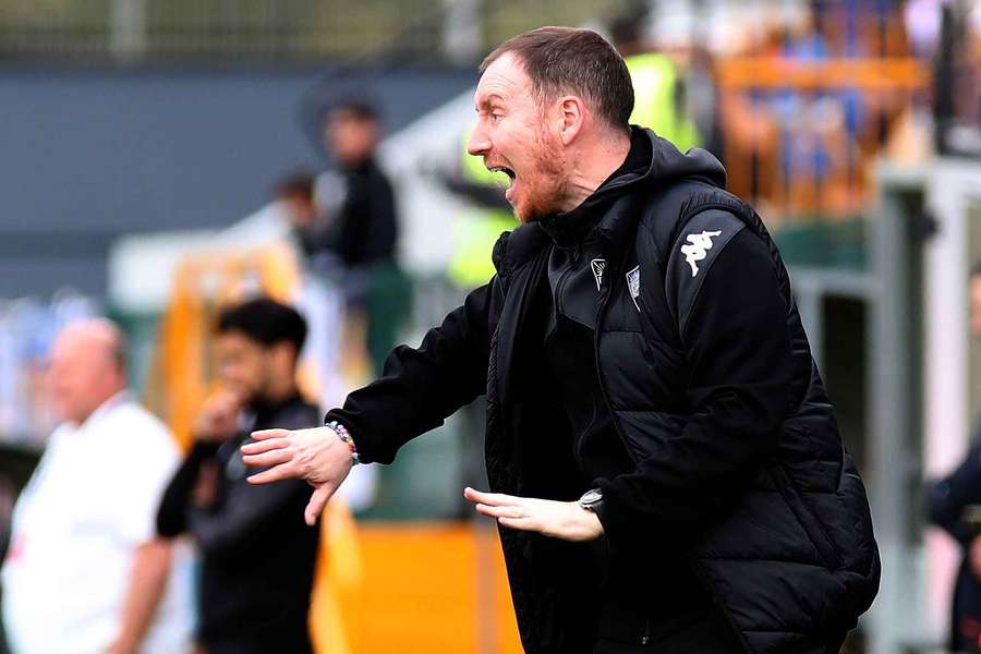 Ian Cathro no banco do Estoril Ian Cathro no banco do Estoril