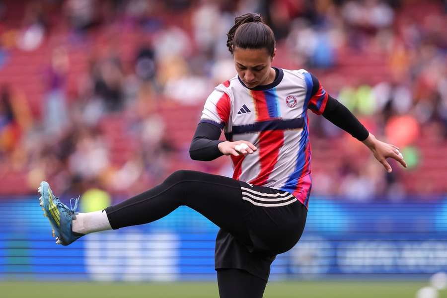 Maria Luisa Grohs beim Aufwärmen in der Champions League.