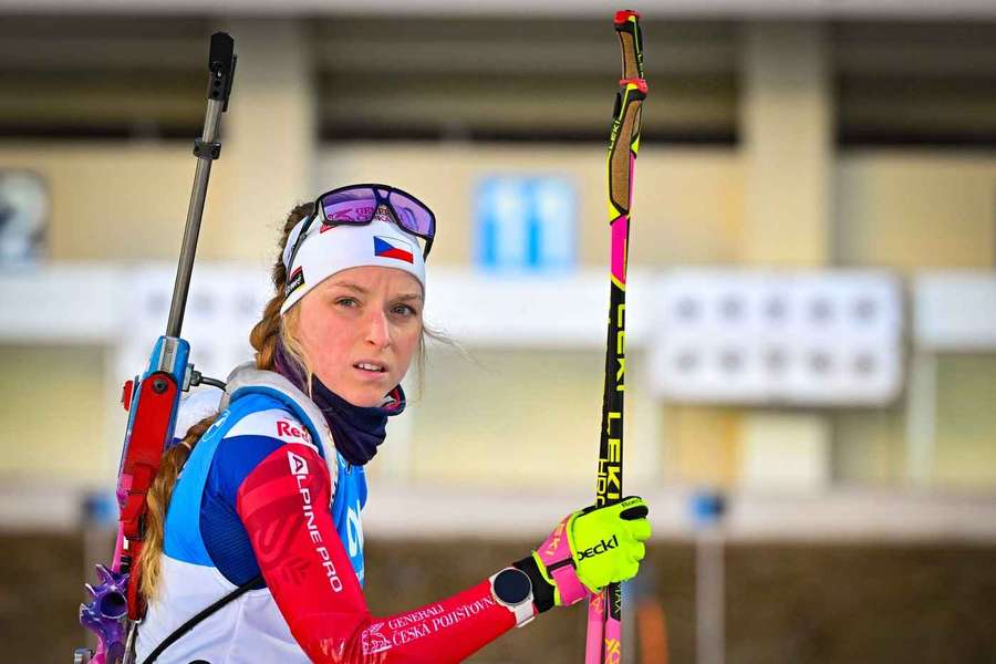 Markéta Davidová se po léčbě vyhřezlé ploténky vrátila 52. místem ve sprintu SP v Novém Městě na Moravě.