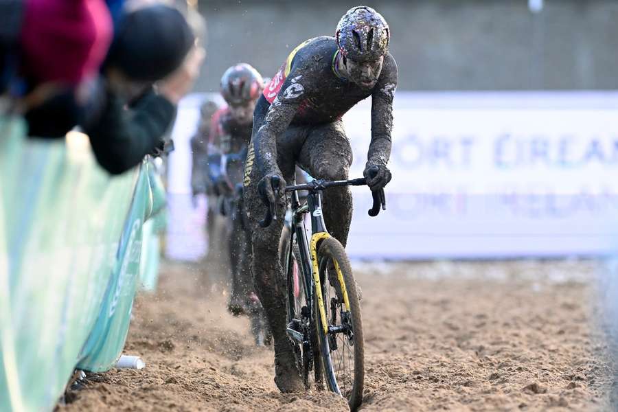 Cykelsportens altmuligmand overkom løbsk håndklæde: Tog sæsonens første cross-sejr