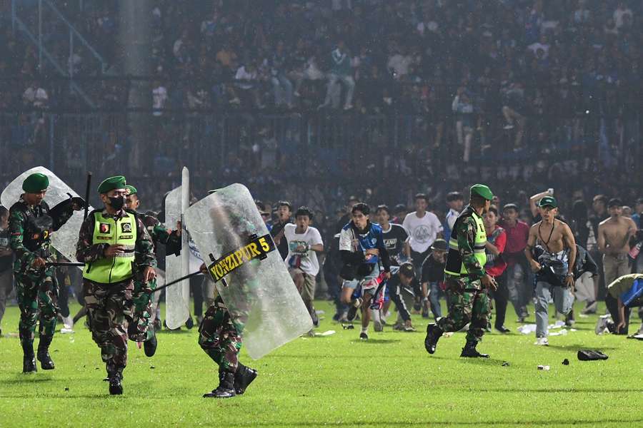 La bousculade a fait de nombreuses victimes samedi 1er octobre à Malang en Indonésie.
